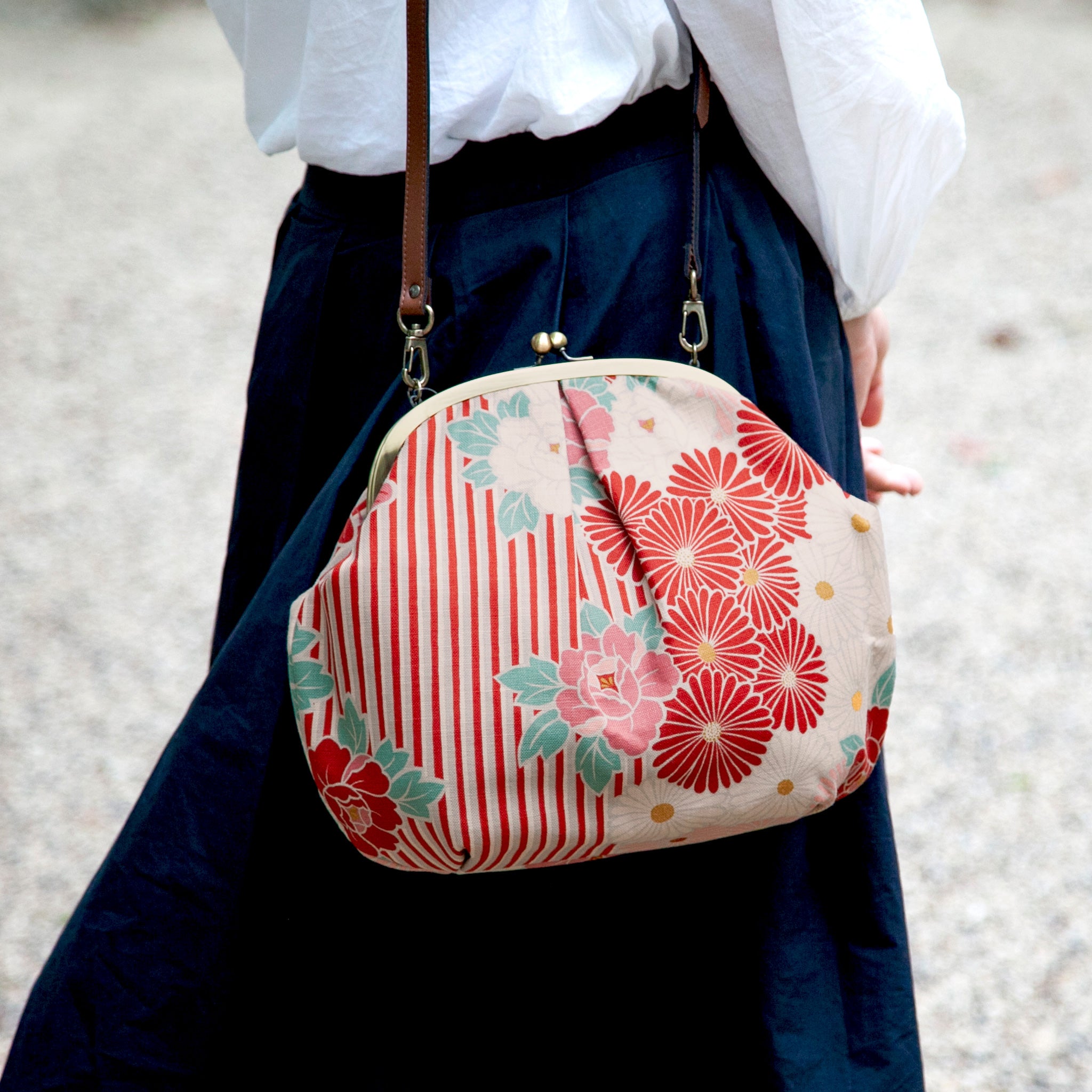 昭和レトロ　ドクターバック　ガマ口　当時の中身一部あり　昭和初期 のレン がま口ショルダーバッグ レトロフラワー – NOREN JAPAN 公式通販