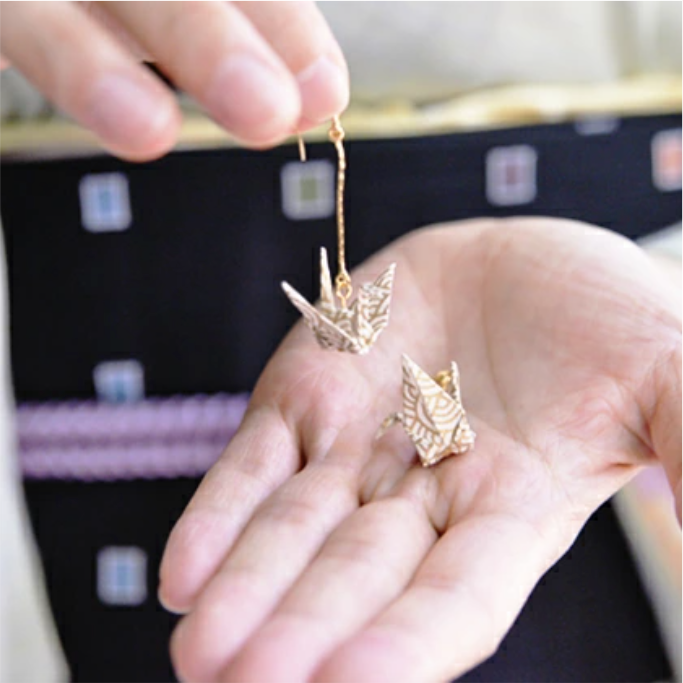 のレン 吉祥 折鶴ピアス ロングチェーン / 箱入り フックピアス　
