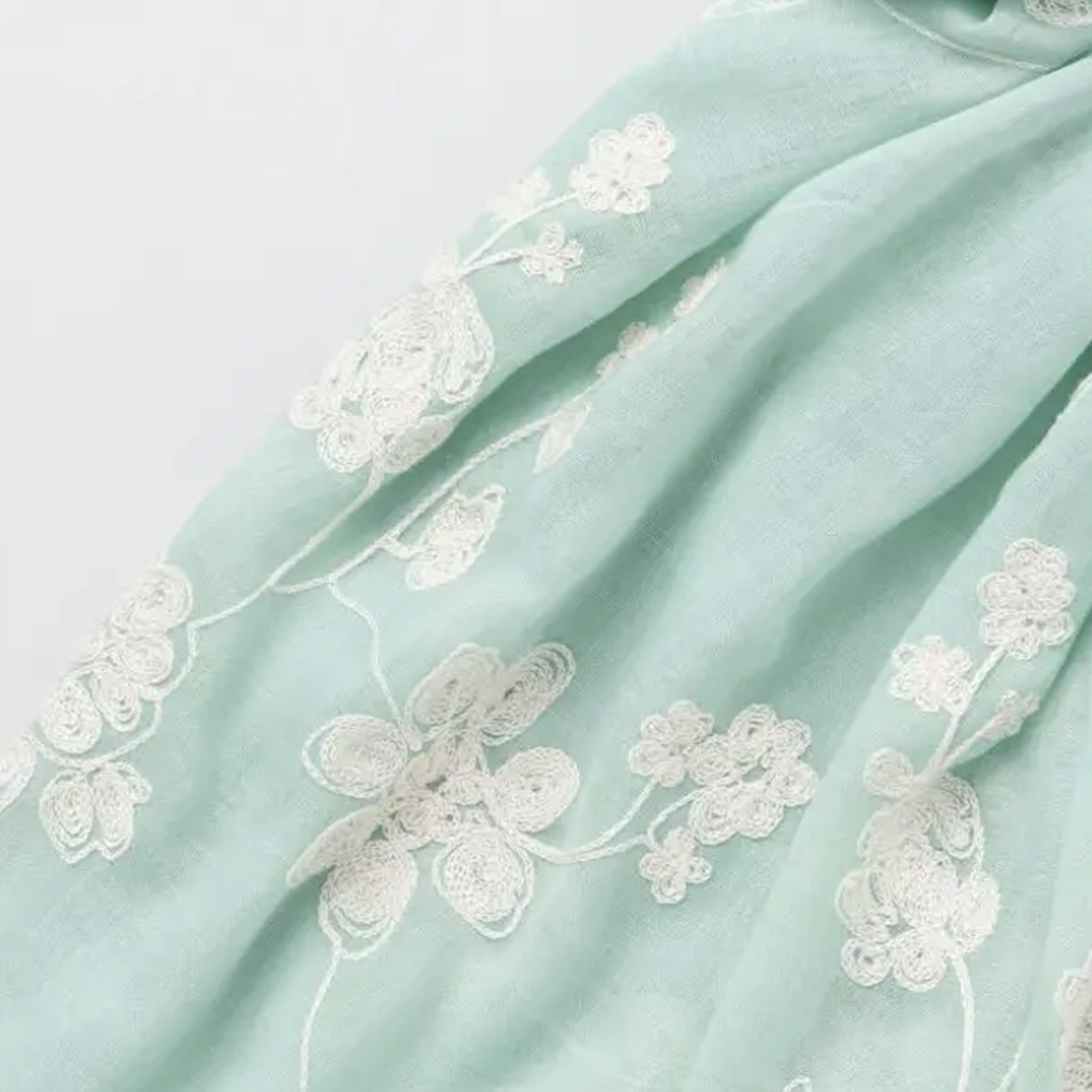 アミナコレクション 春刺繍ストール