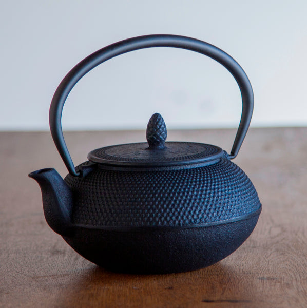 ロジアソシエイツ 南部鉄器 鉄瓶 あられ – NOREN JAPAN 公式通販