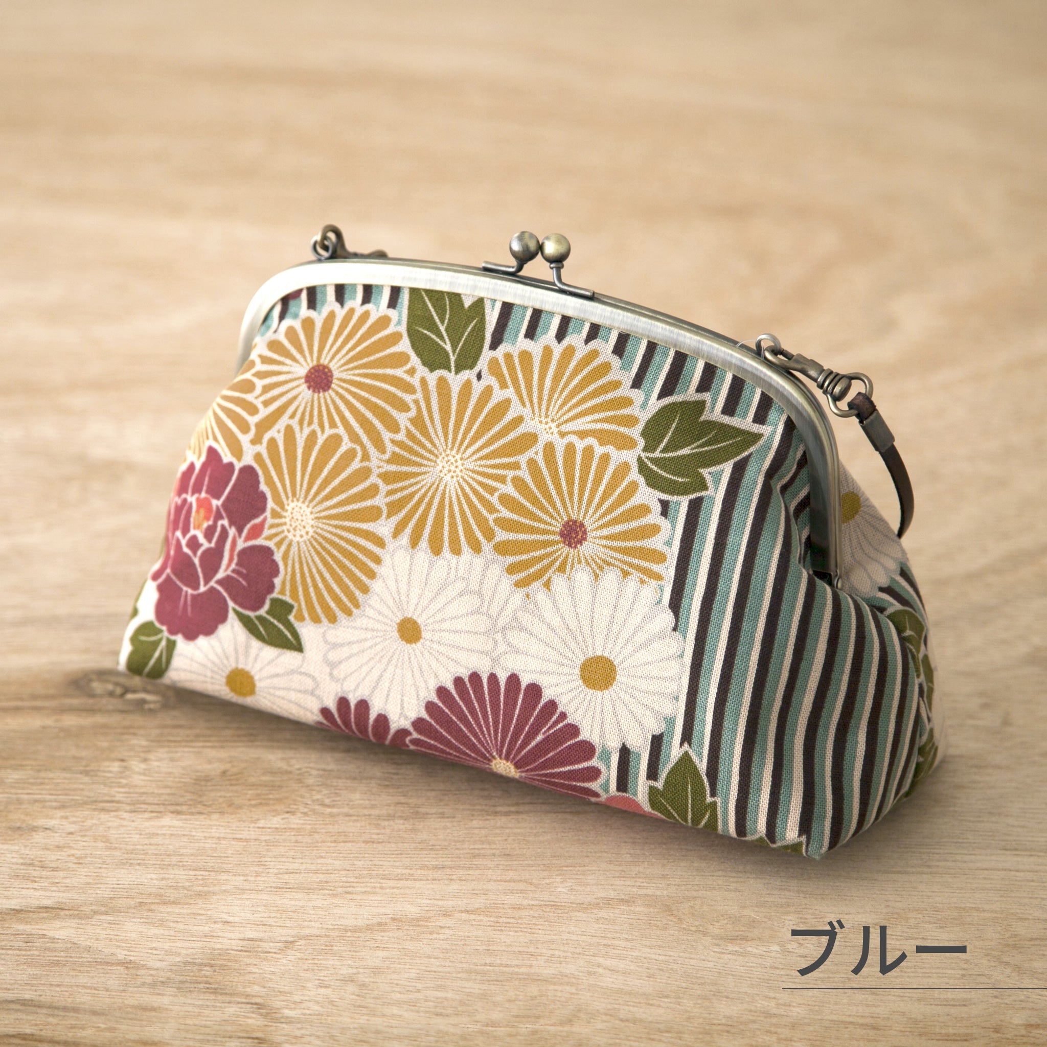 がま口&お花チャーム　2点　ショルダーバッグ　ポシェット　ウール生地 のレン 2way がま口ショルダーバッグ レトロフラワー – NOREN JAPAN