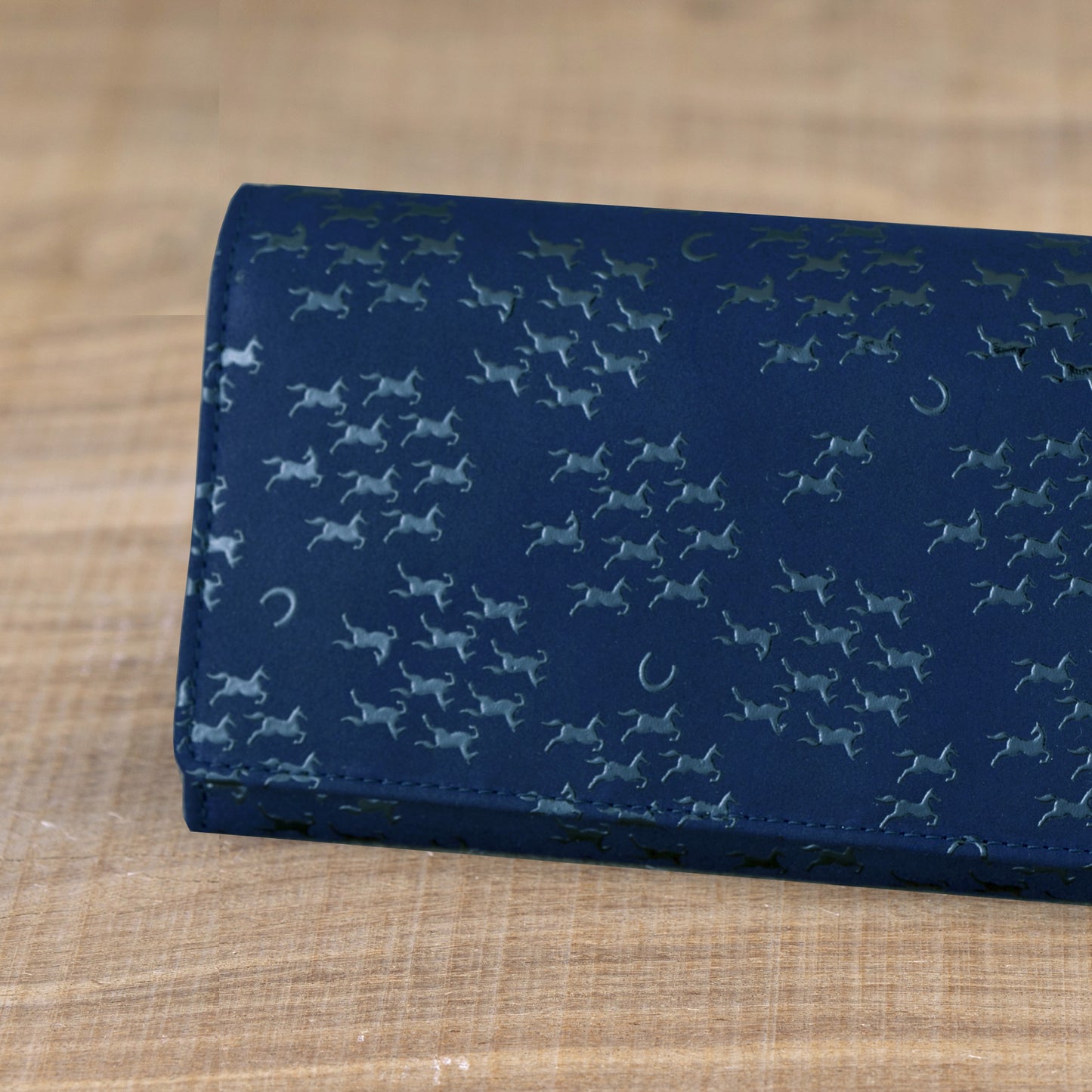 のレン 吉祥文様 印伝 長財布 / 日本製 鹿革(表側)・牛革(内側)  19×9.5×1.8cm 革財布