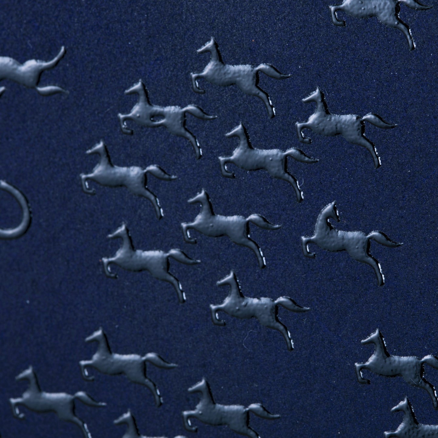 のレン 吉祥文様 印伝 長財布 / 日本製 鹿革(表側)・牛革(内側)  19×9.5×1.8cm 革財布