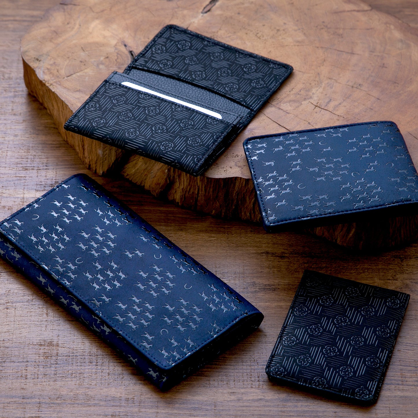 のレン 吉祥文様 印伝 長財布 / 日本製 鹿革(表側)・牛革(内側)  19×9.5×1.8cm 革財布